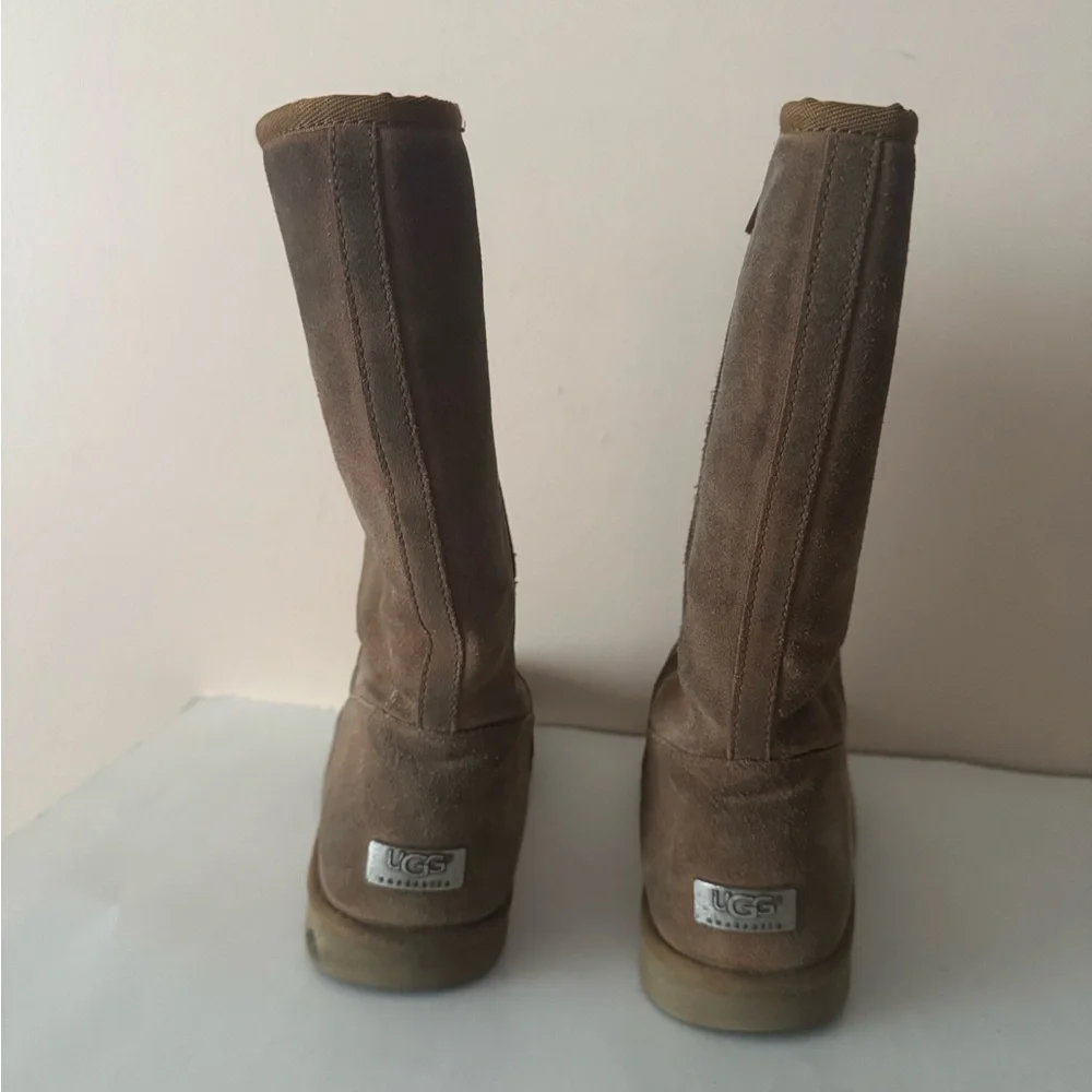 UGG real shearling suede leather Winter Boots with Side Zipper. Size: 8